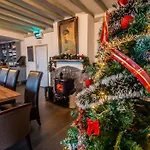 Отель Greenfield Bar & Bistro Headford