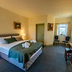Greenfield Bar & Bistro Hotel 3*