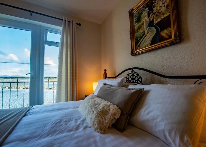 Greenfield Bar & Bistro Hotel